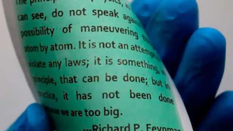 cientificos-desarrollan-un-papel-reutilizable-que-se-imprime-con-luz