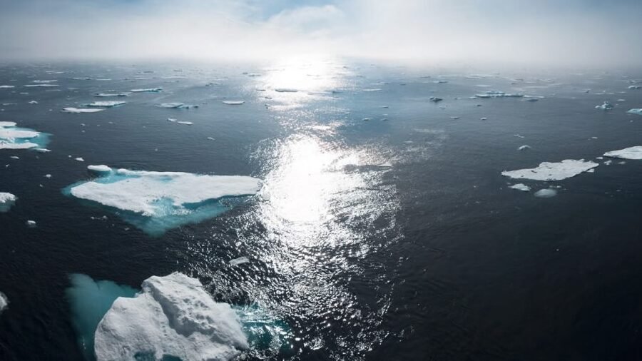 cientificos-descubren-un-rio-oscuro-bajo-groenlandia