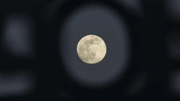 cientificos-proponen-usar-polvo-lunar-para-enfriar-la-tierra