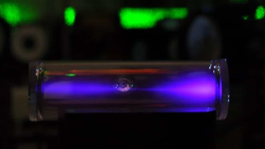 fisicos-logran-detener-y-almacenar-un-haz-de-luz-por-un-minuto