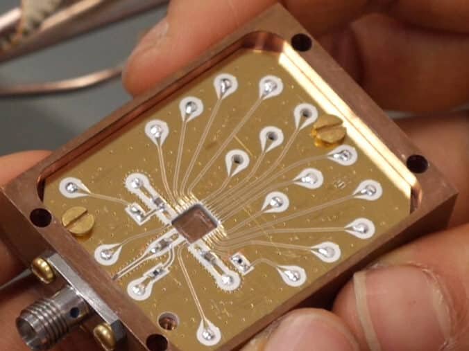 fisicos-logran-manipular-electrones-individuales-en-un-chip