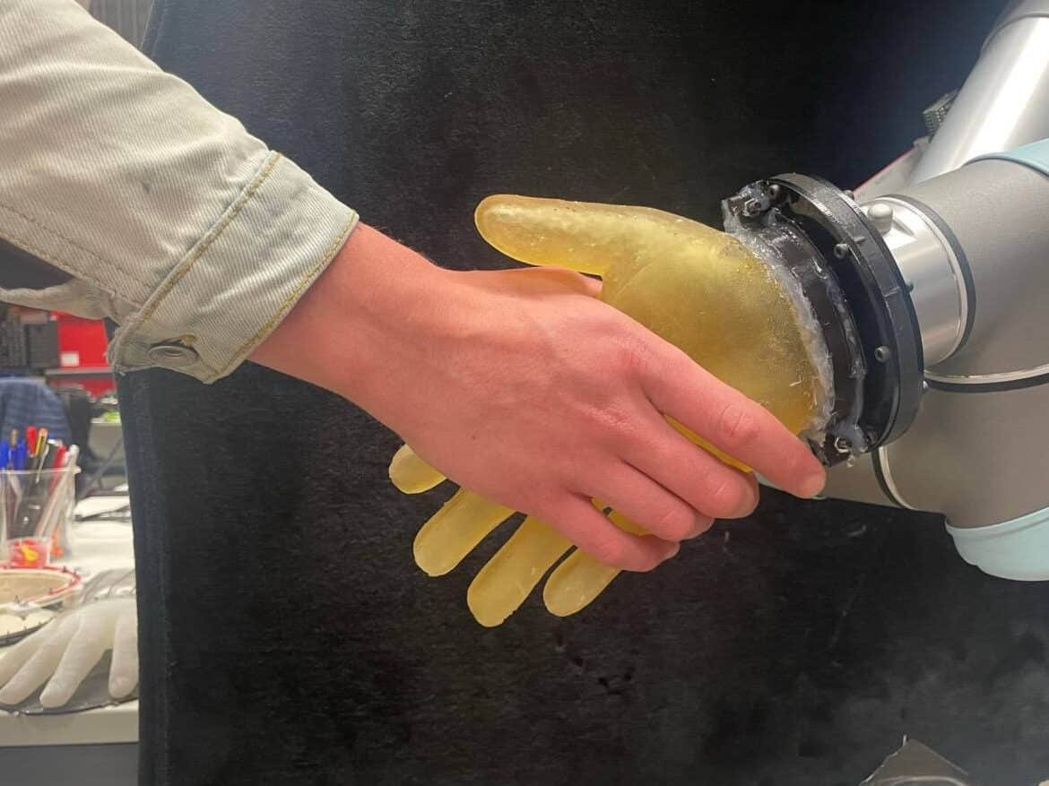 ingenieros-crean-una-piel-artificial-para-robots-con-sentido-del-tacto