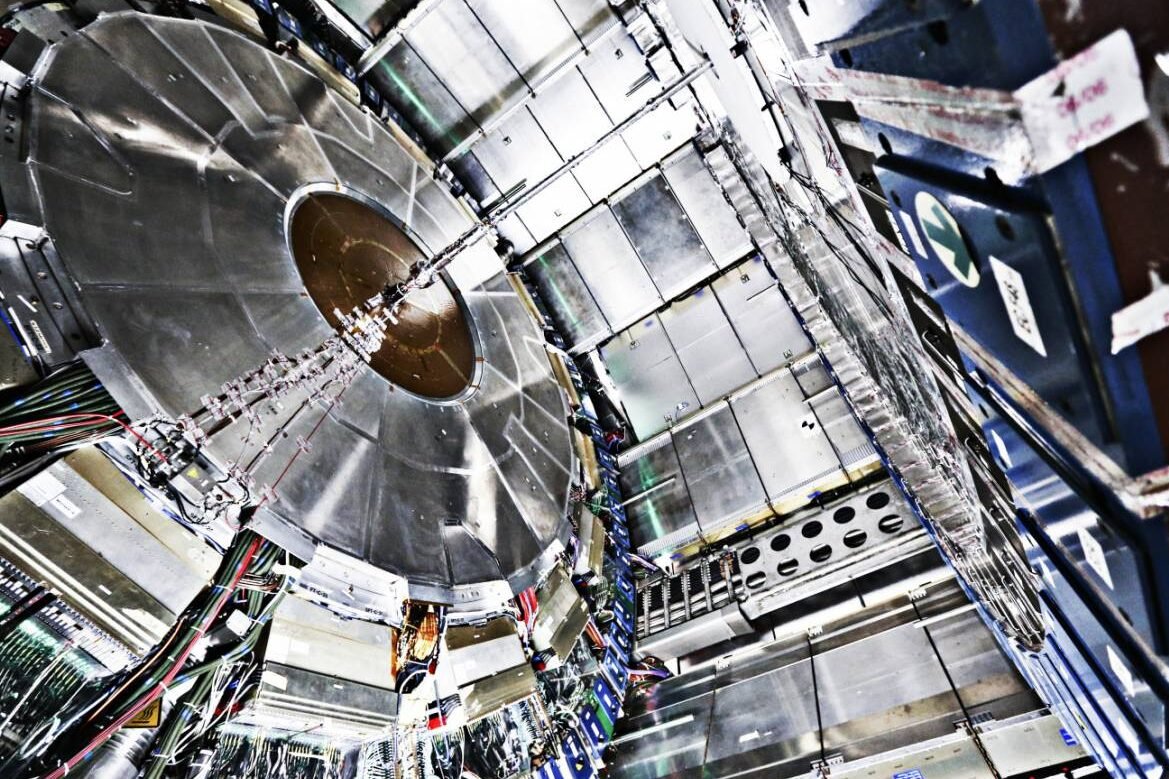 la-busqueda-de-la-supersimetria-en-el-gran-colisionador-de-hadrones-lhc