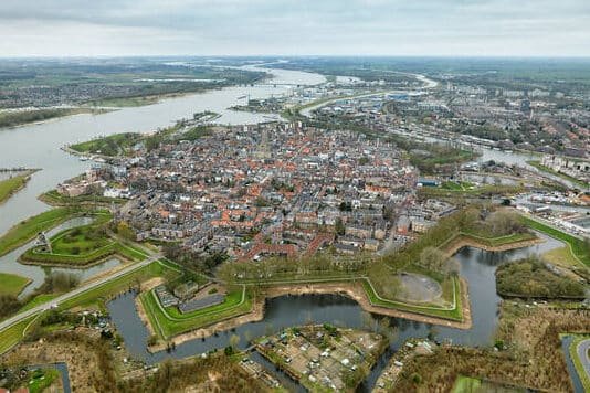 la-ingenieria-de-los-sistemas-de-defensa-contra-inundaciones-en-los-paises-bajos
