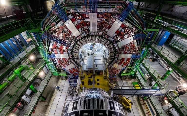 un-experimento-confirma-que-la-antimateria-cae-hacia-abajo-por-la-gravedad