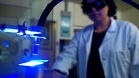 cientificos-desarrollan-un-material-que-se-repara-con-luz-uv